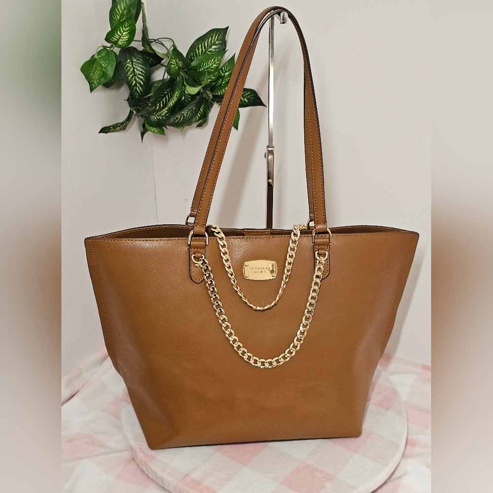 Michael Kors Tan Shoulder Bag with Gold Chain*